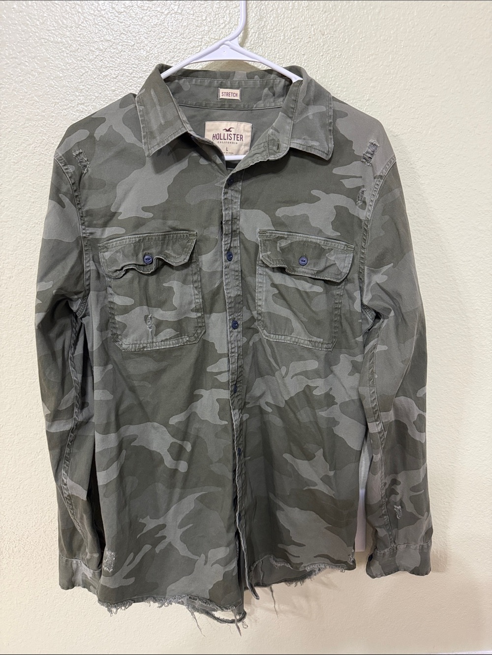 Hollister Men's Green Olive Camouflage Button-Up